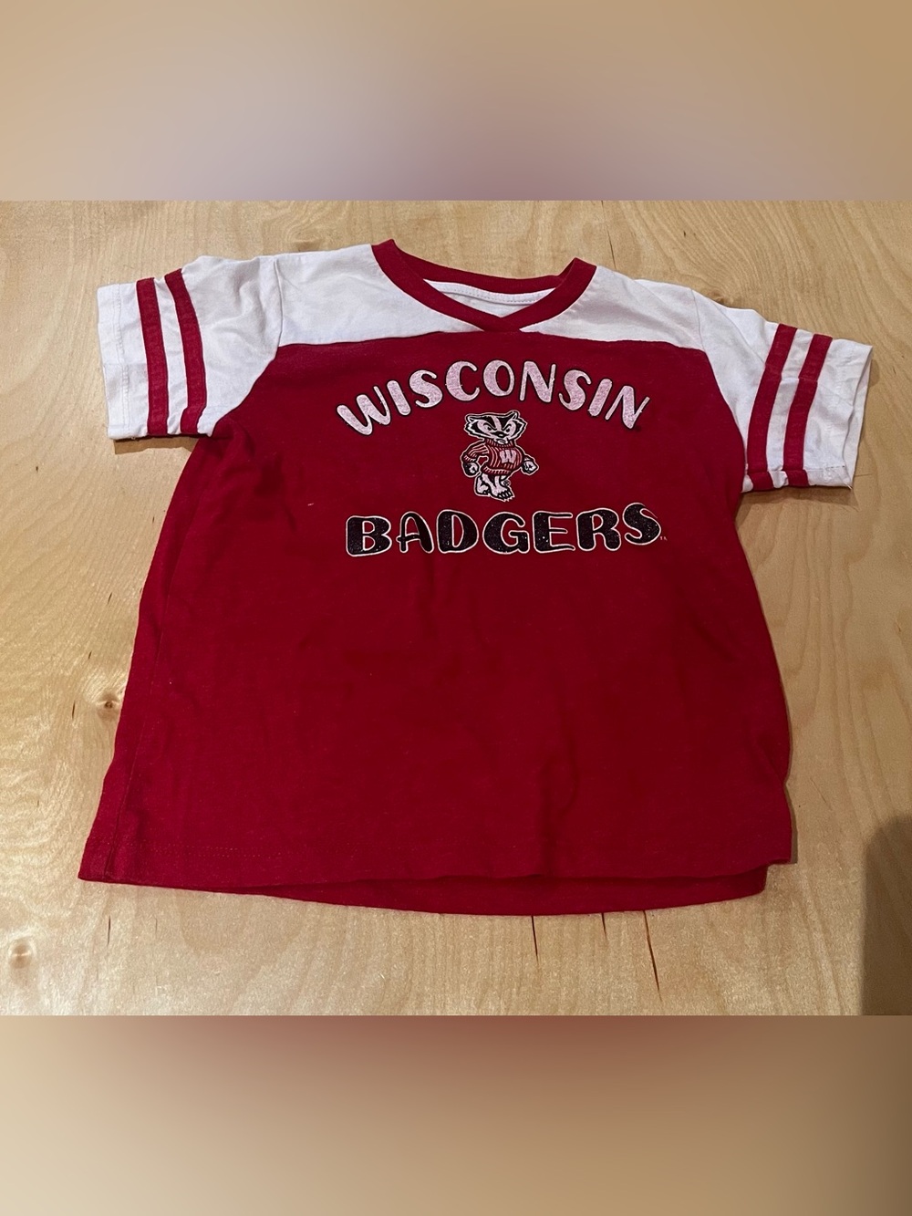 Colosseum Kids Red and White Wisconsin Badgers Short-Sleeve Tee